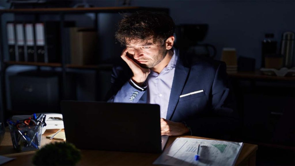 When screens cause the highest eye strain during long hours of use