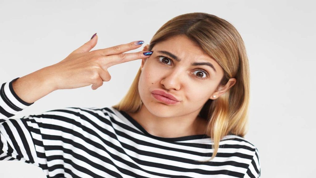 Causes and treatment of dry eyes shown with an eye dryness illustration