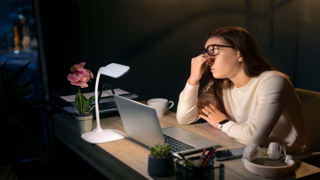 Person experiencing eye strain while using a computer for long screen time